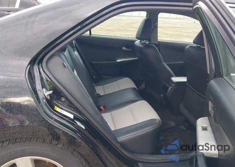 2014 Toyota Camry Se z USA, uszkodzony, nr VIN 4T1BF1FK1EU464237